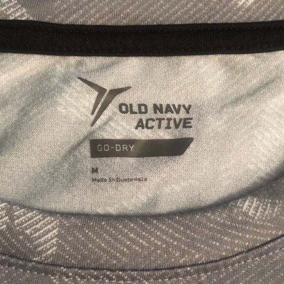Old Navy Active Go-Dry T-shirt - Picture 3 of 3